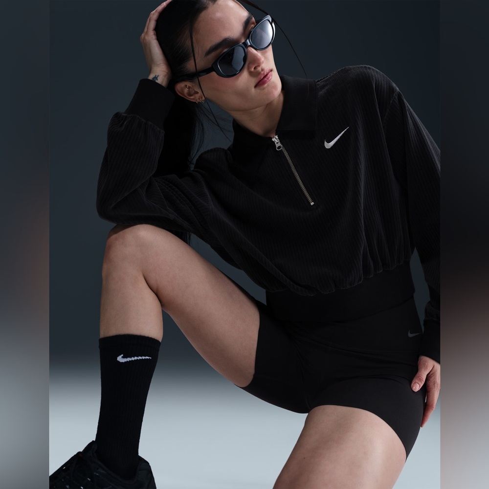 Nike Sportswear Black Velour Cropped 1/4 Zip Long Sleeve Collared Top size Small - Picture 5 of 11